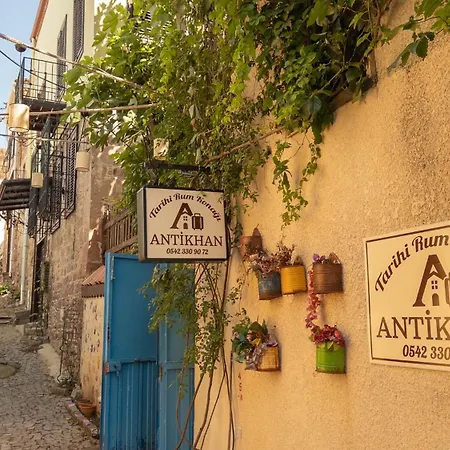 Tarihi Konagi Antikhan Ayvalı