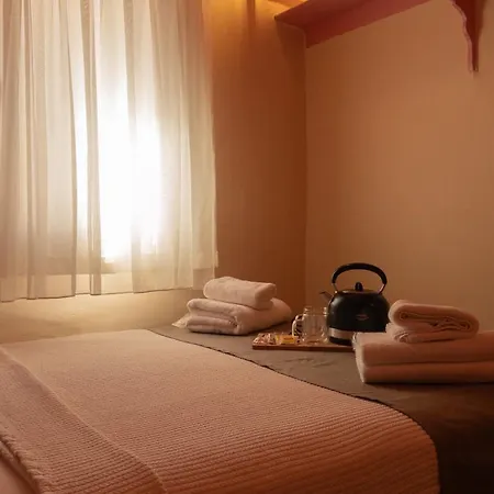 Tarihi Konagi Antikhan Ayvalı