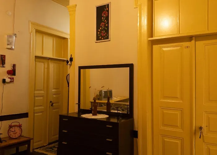 Tarihi Konagi Antikhan * Ayvalı