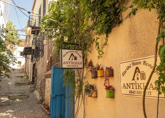 Tarihi Konagi Antikhan Ayvalı