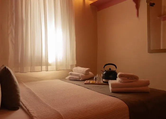 Tarihi Konagi Antikhan Ayvalı